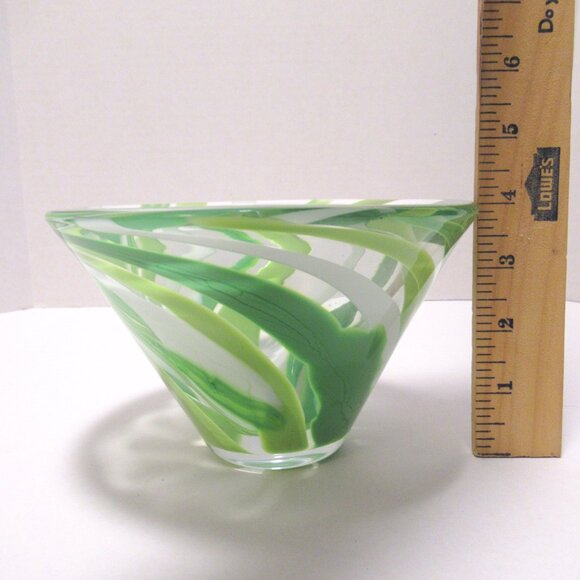 Green swirled bowl/vase - Picture 9 of 15